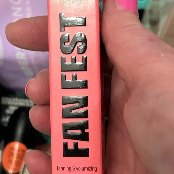 Beauty and Skincare Gift Set - Picture 9 of 16